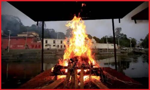 UP पुलिस ने एक ही चिता में जलाये जा रहे प्रेमी जोड़े की लाशों को लिया कब्जे में, ऑनर किलिंग या आत्महत्या
