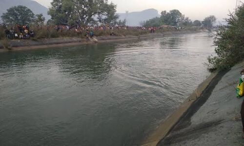 मध्यप्रदेश: सीधी में 54 यात्रियों से भरी बस 30 फीट गहरी नहर में पलटी, मचा कोहराम मध्यप्रदेश: सीधी में 54 यात्रियों से भरी बस 30 फीट गहरी नहर में पलटी, मचा कोहराम