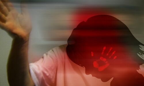 यूपी : यौन उत्पीड़न करने पर पंचायत ने लगाया 4 थप्पड़ और 1 लाख का जुर्माना