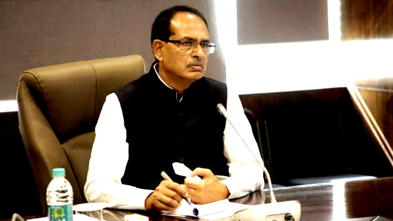 शिवराज जिस कमरे में रुके उसमें मच्छर होने पर सब इंजीनियर हुआ सस्पेंड, कांग्रेस ने उठाये सवाल