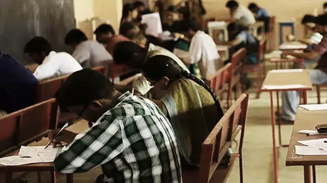 Munger university news : इतिहास के छात्र को परीक्षा में मिले 100 में से 555 मार्क्स, मुंगेर यूनिवर्सिटी की बड़ी लापरवाही