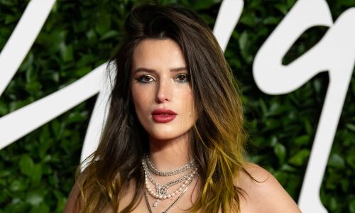 कुछ लोग लड़कियों को कैमरे पर सिर्फ बिना कपड़ों के ही देखना चाहते हैं - बेला थोर्न