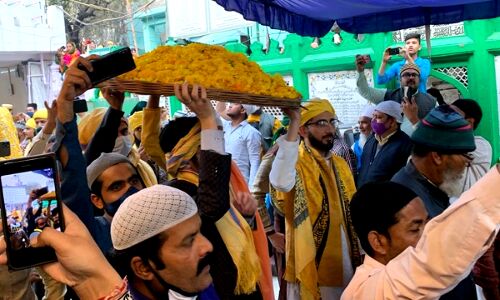 गंगा-जमुनी तहजीब की मिसाल, करीब 800 साल से दरगाह पर मनाई जा रही वसंत पंचमी