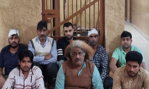 यूपी के बागपत में भिड़े चाट दुकानदार, अल्बर्ट आइंस्टीन सहित 8 को ले गई पुलिस