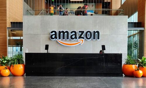 Amazon Online: ऑनलाइन गांजा बेचने के आरोप में अमेजन पर FIR, पहले भी कई विवादास्पद प्रोडक्ट बेचती रही है कंपनी