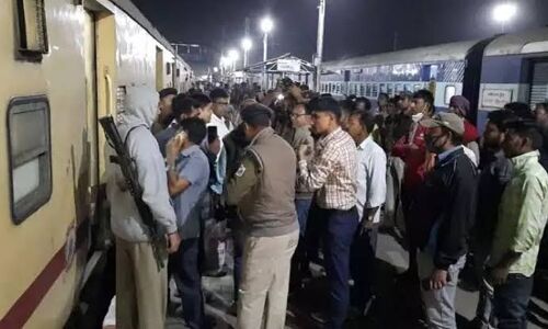 ट्रेन पर ताबड़तोड़ फायरिंग से मचा हड़कंप, गार्ड को लगी गोली, कैदी था निशाना