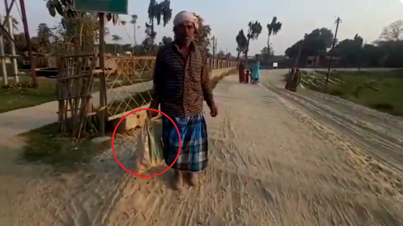 VIDEO: बिहार पुलिस का शर्मनाक चेहरा, पिता से झोले में भरकर थाने मंगवाई बेटे की लाश