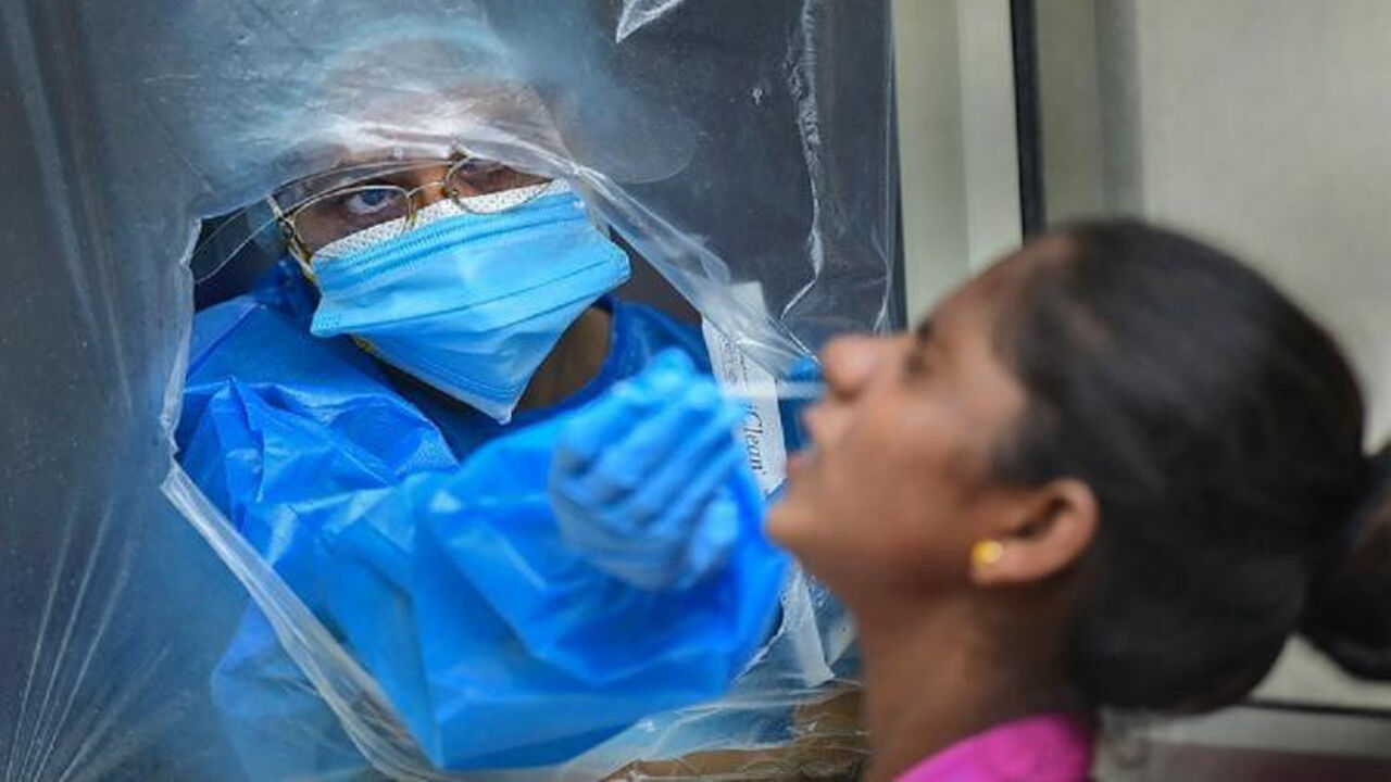 Covid Case In Uttarakhand : उत्तराखंड के नैनीताल में कोरोना का कहर, नवोदय विद्यालय में 82 बच्चे Covid-19 Positive Covid Case In Uttarakhand : उत्तराखंड के नैनीताल में कोरोना का कहर, नवोदय विद्यालय में 82 बच्चे Covid-19 Positive