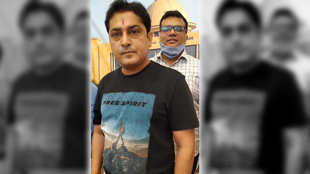 गुजरात: टी-शर्ट पहनकर विधानसभा पहुंचे कांग्रेस विधायक को अध्यक्ष ने सदन से बाहर निकलवाया