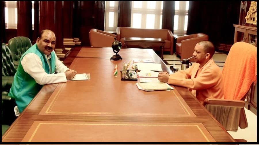 गैंगस्टर विकास दुबे के परिजनों का BJP MLC ने खुलकर किया समर्थन, CM योगी को पत्र लिख कर डाली ये मांग