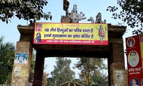 गाजियाबाद में पानी पीने पर आसिफ की पिटाई और मंदिर का बोर्ड बना ट्रेंड, कहा #मंदिर_का_बोर्ड_नहीं_हटेगा