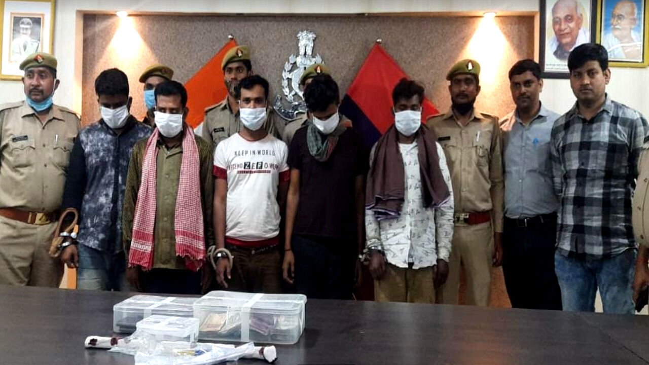 योगी आदित्यनाथ गए बंगाल तो वहां के डकैतों ने यूपी में डाली डकैती, 5 डकैत गिरफ्तार