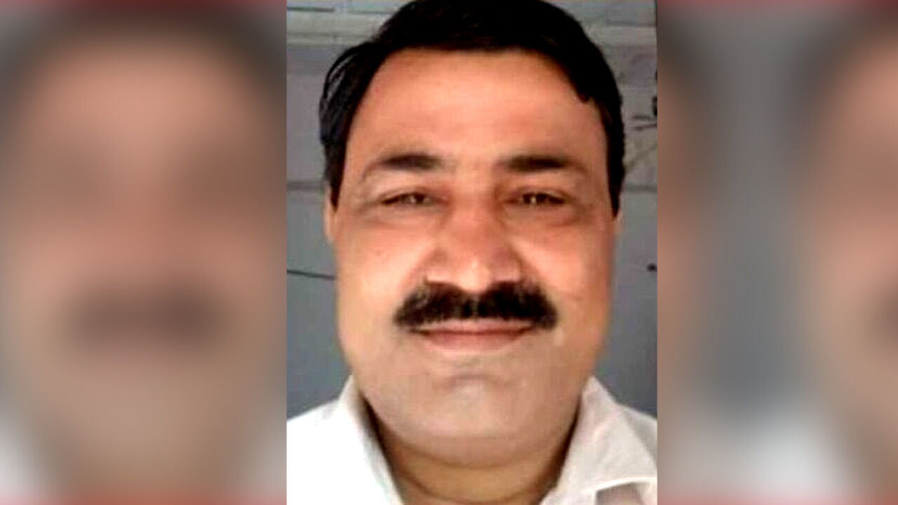 UP : 2 भाइयों ने पीट-पीटकर कर दी दिल्ली पुलिस में हेड कांस्टेबल भाई की हत्या UP : 2 भाइयों ने पीट-पीटकर कर दी दिल्ली पुलिस में हेड कांस्टेबल भाई की हत्या