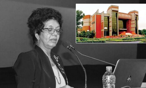 IIM कोलकाता की पहली महिला निदेशक अंजू सेठ ने दिया इस्तीफा, चेयरमैन पर लगाये गंभीर आरोप IIM कोलकाता की पहली महिला निदेशक अंजू सेठ ने दिया इस्तीफा, चेयरमैन पर लगाये गंभीर आरोप