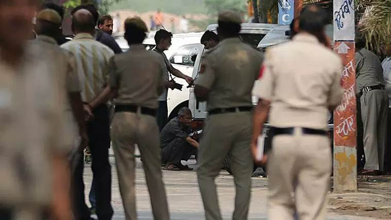 Patna News: मुखिया प्रत्याशी और पुलिस के बीच झड़प में एक की मौत, फायरिंग और पथराव में इंस्पेक्टर समेत 20 पुलिसकर्मी घायल