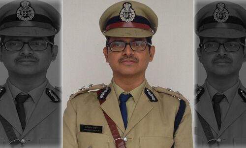 मुलायम सिंह यादव से पंगा ले चुके IPS अमिताभ ठाकुर को नहीं झेल पाई BJP, लड़ाई अभी बाकी है