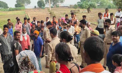 योगीराज : गुंडागर्दी से त्रस्त मां-बेटी ने कटहल के पेड़ से लटककर दी जान, मैसेज भेजकर करते थे प्रताड़ित