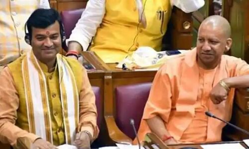 अब योगी सरकार के मंत्री को हुई अजान की आवाज से दिक्कत, DM को पत्र लिखकर मस्जिदों से लाउडस्पीकर हटाने का किया अनुरोध