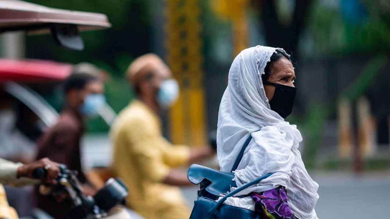 लॉकडाउन का दंश झेल रही हैं सेवा क्षेत्रों में काम करने वाली महिलाएं, कब सुधरेंगे हालात?