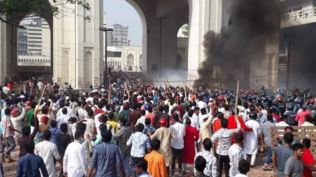 बांग्लादेश में मोदी विरोधी प्रदर्शन हुआ हिंसक, पुलिस और प्रदर्शनकारियों की झड़प में 40 लोग घायल
