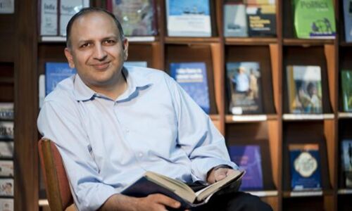 मोदी के प्रशंसक तो थे प्रताप भानु मेहता, लेकिन दास बनने की काबिलियत नहीं जुटा पाये