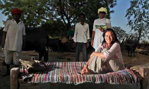 MBA करने के बाद भारत में सबसे कम उम्र की सरपंच बनी, गांव में ला रही बदलाव