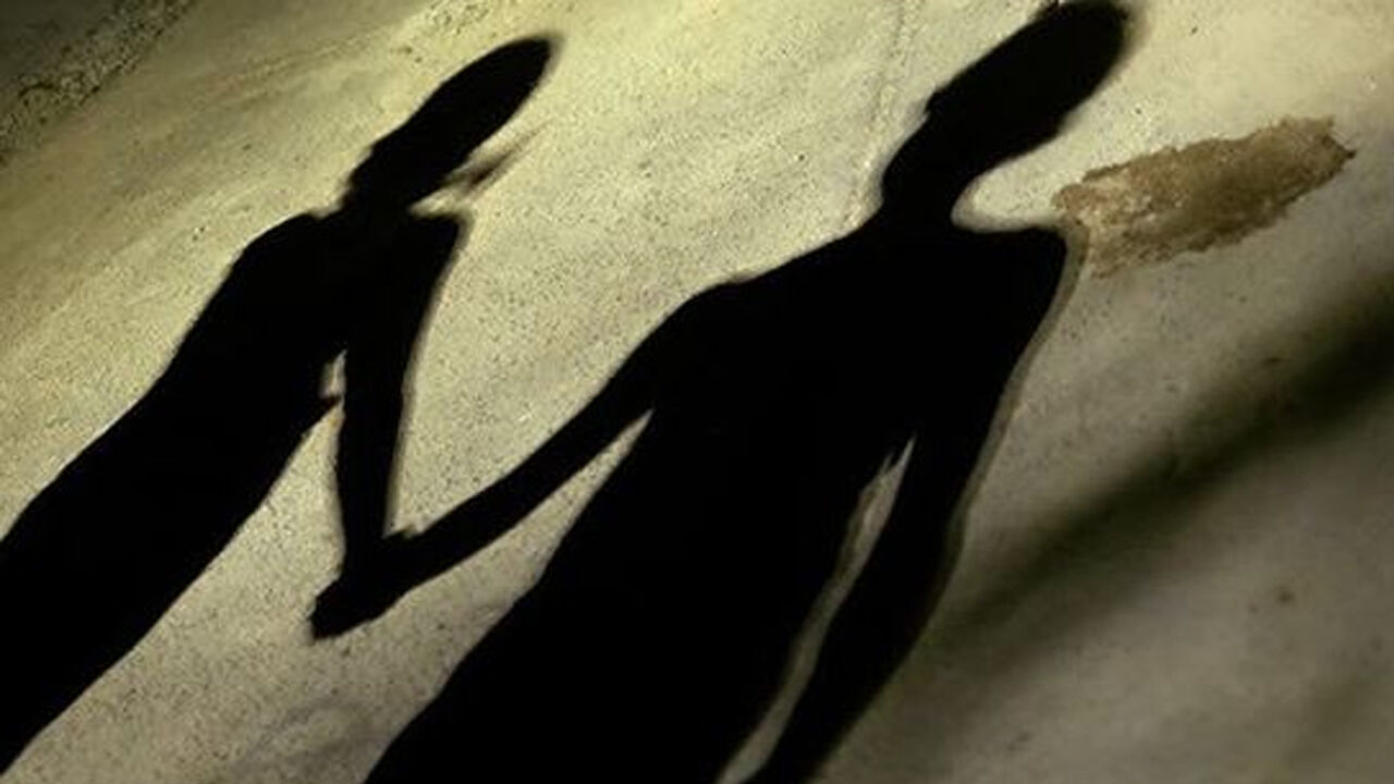 Jharkhand Crime News: महिला ने प्रेमी संग रहने की बात कही तो उकसाई भीड़ ने दोनों को पीटा