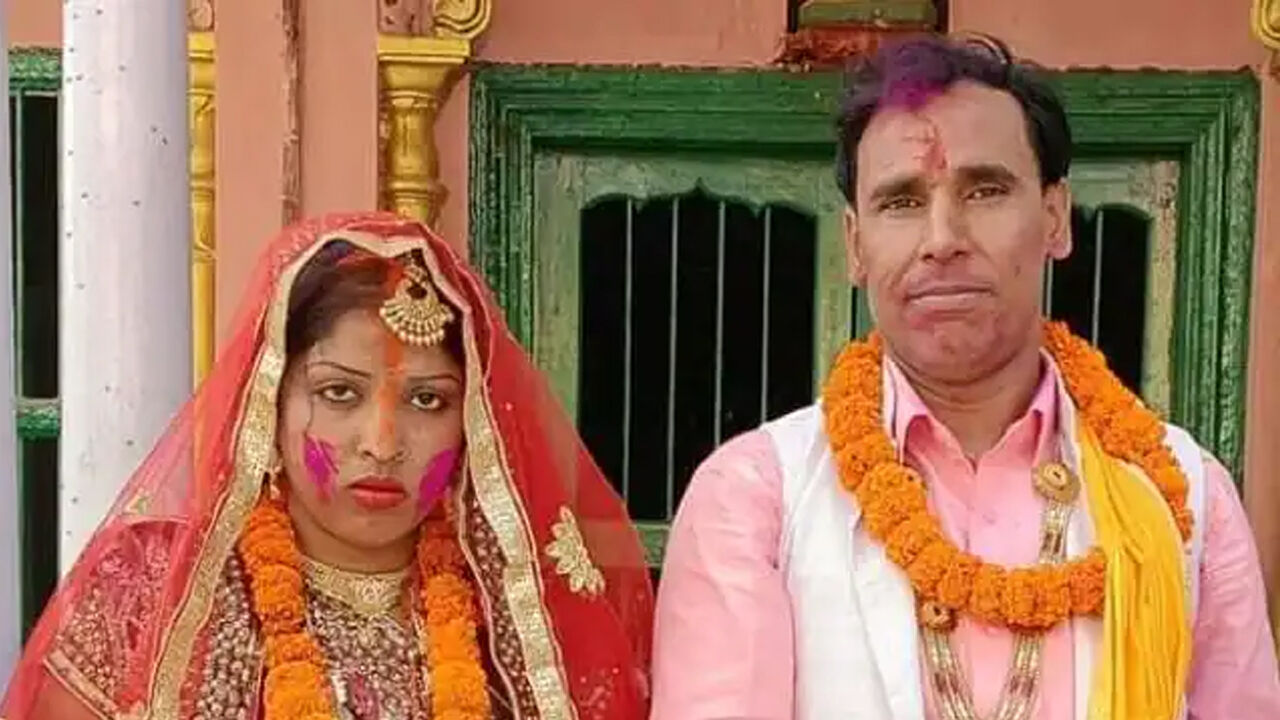 पंचायत चुनाव के लिए अपनी सीट महिलाओं के लिए हुई आरक्षित तो ब्रह्मचारी रहने का प्रण लेने वाले शख्स ने रचाई बिना मुहूर्त शादी