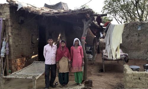 अंधेरे में डूबा राकेश टिकैत का ससुराल, 16000 का बिल थमा दलित घरों के काटे बिजली के कनेक्शन