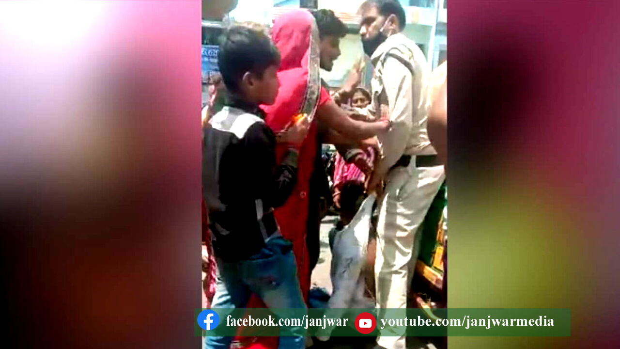 मध्यप्रदेश के इंदौर में चीखता रहा बेटा, बिना मास्क लगाए पिता को जमीन पर लिटाकर पीटती रही पुलिस