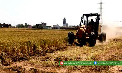 जम्मू : रिंग रोड निर्माण के लिए प्रशासन ने बुलडोजर से रौंद दी गेहूं की तैयार फसल,  किसानों का फूटा गुस्सा