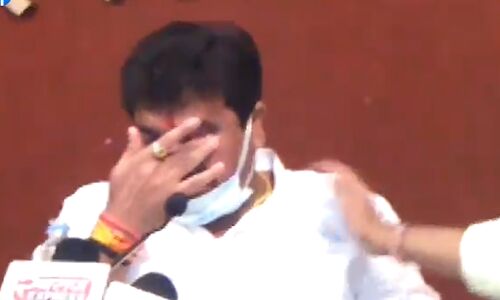 इंदौर में कोरोना की हालत को देखकर फूट-फूटकर रो पड़े कांग्रेस विधायक, बोले कलेक्टर-एसडीएम मेरा फोन नहीं उठाते