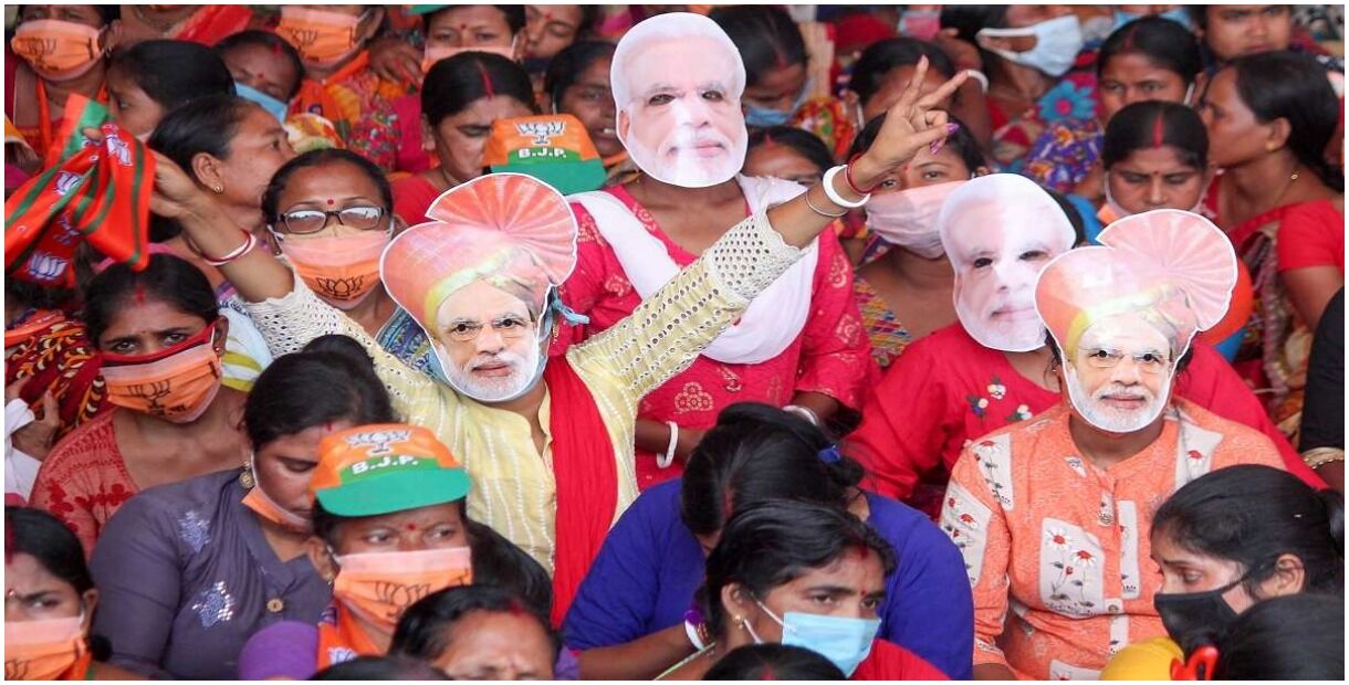 भाजपा का टीका उत्सव, मौत और लोकतंत्र का नंगा नाच