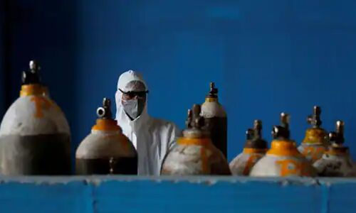 बॉम्बे हाईकोर्ट का आदेश- लिक्विड ऑक्सीजन की आपूर्ति बढ़ाने के लिए स्टील प्लांट्स और उद्योगों की सेवाओं पर विचार करे सरकार