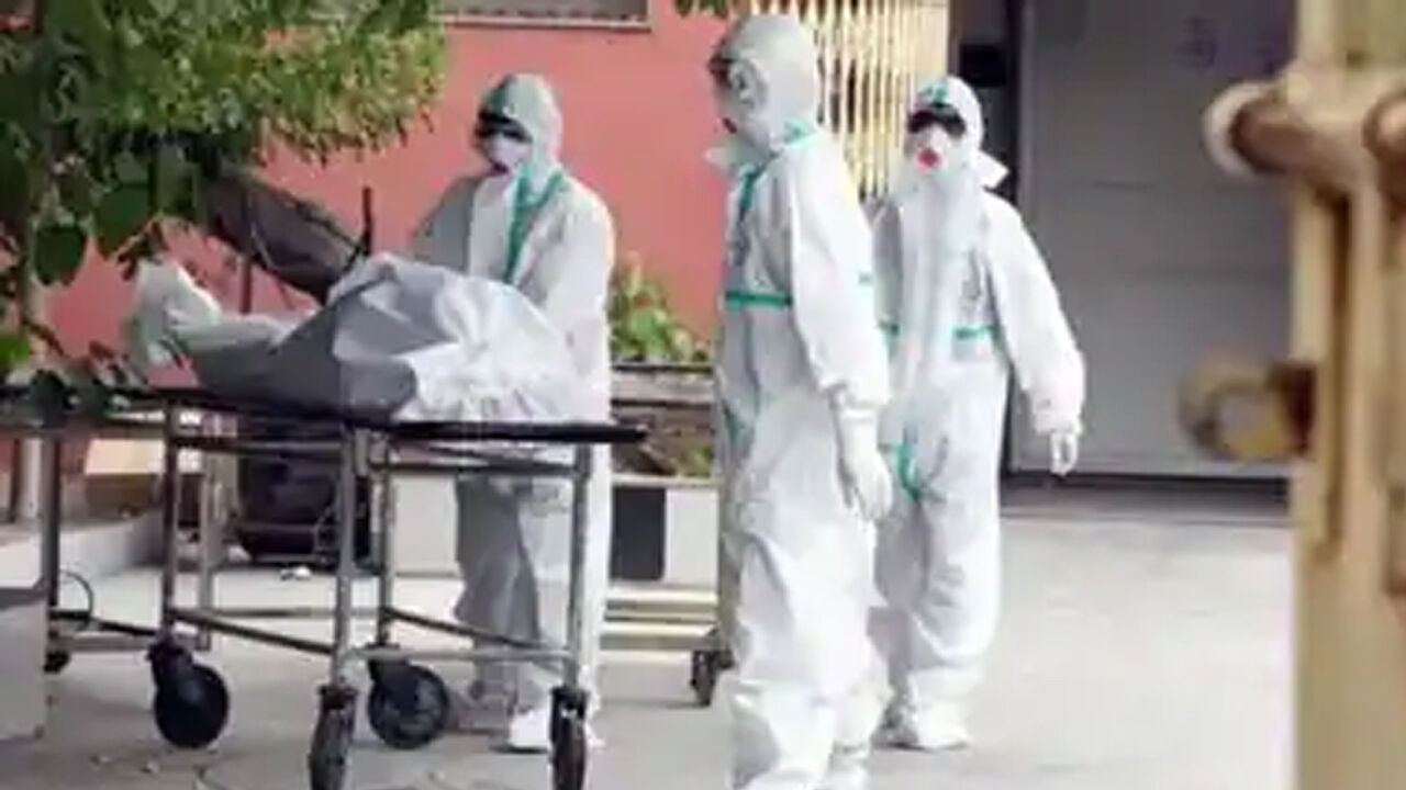 फर्जी डॉक्टर बन सरकारी स्कूल टीचर कर रहा था कोरोना मरीजों से लाखों की वसूली, पॉजिटिव की मौत के बाद खुली पोल