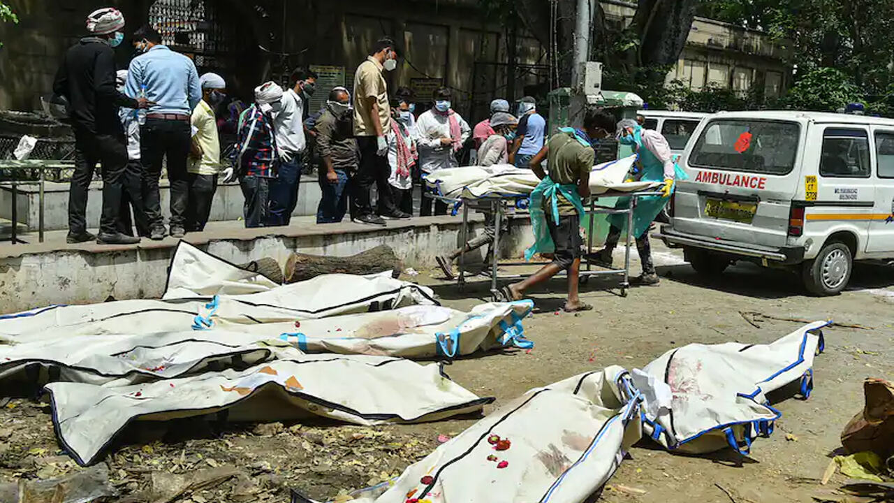 बढ़ती मौतों से हलकान हुआ कानपुर, डॉक्टर-दवाई के अभाव में चौंकाने लगे हैं श्मशान घाट के आंकड़े