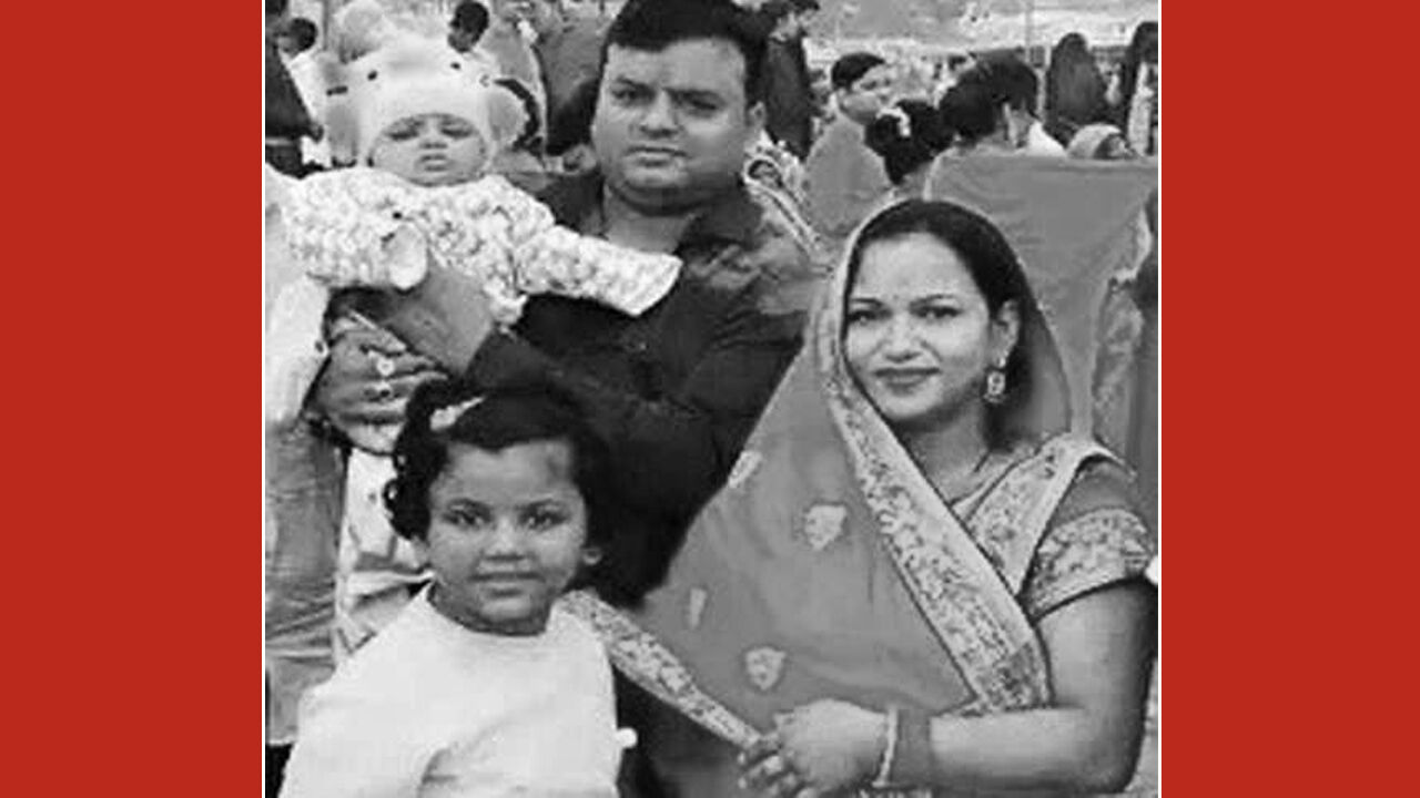 7 दिन में इलाज पर खर्च किए 17 लाख फिर भी कोरोना से न बच पाए, डेढ़ साल के बेटे ने मां-बाप को दी मुखाग्नि