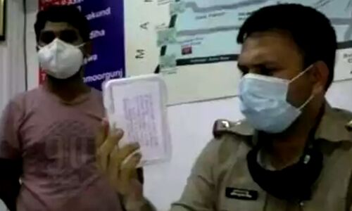 रेमडेसिविर की कालाबाजारी करता पकड़ा गया BHU छात्र, बोला- ऑनलाइन क्लास के लिए जुटा रहा था पैसे रेमडेसिविर की कालाबाजारी करता पकड़ा गया BHU छात्र, बोला- ऑनलाइन क्लास के लिए जुटा रहा था पैसे