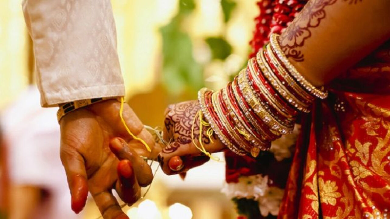 यूपी: एक ओर बहन की डोली उठी तो दूसरी तरफ ऑक्सीजन की कमी से भाई की अर्थी यूपी: एक ओर बहन की डोली उठी तो दूसरी तरफ ऑक्सीजन की कमी से भाई की अर्थी