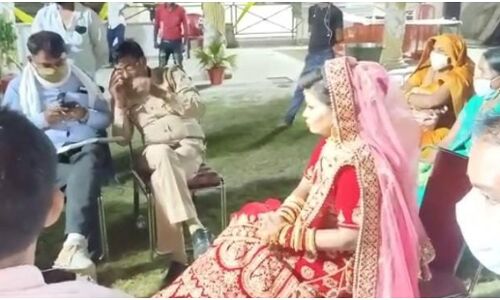 UP : शादी का जोड़ा पहनकर तैयार बैठी रही दुल्हन, लालची दूल्हा बारात ही लेकर नहीं आया