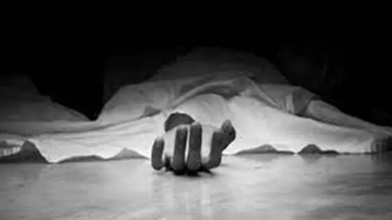 मां के शव के पास दो दिन बिलखता रहा डेढ़ साल का बच्‍चा, कोरोना के डर से किसी ने नहीं ली सुध