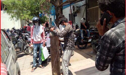 पानी की बोतल खरीदना आसान, मगर नहीं की जा सकती ऑक्सीजन की बोतल खरीदने की कल्पना