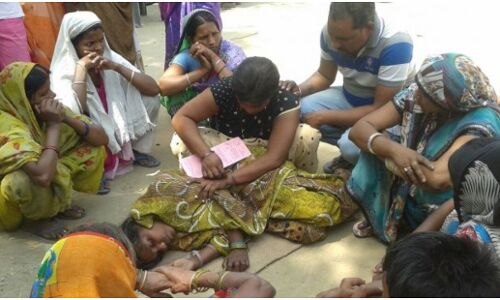 UP : आने लगे पंचायत चुनाव के असल नतीजे, देवरिया के दो गांवों में कोरोना का खौफ, 15 दिन में 32 मौतें