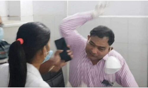 रामपुर में थप्पड़बाज डॉक्टर की संदिग्ध परिस्थितियों में मिली लाश, कुछ दिन पहले बताया था जान को खतरा