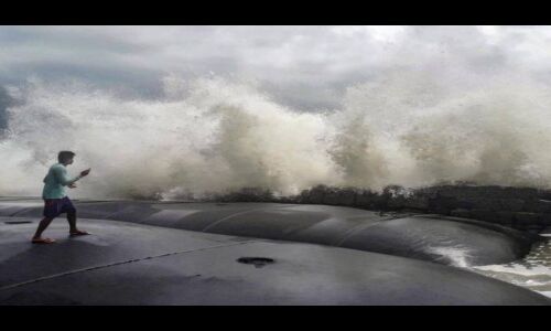 अब तौकते तूफान का सामना करने के लिए हो जाइये तैयार, तूफान को लेकर हाई अलर्ट जारी