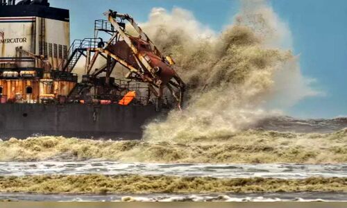 गुजरात के दीव की तरफ तेजी से बढ़ रहा तौकते चक्रवात, 70 किमी प्रतिघंटा की गति से चल रहीं हवाएं