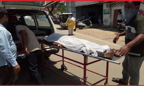 भारत में कोरोना मौतें पहुंची हाइट पर, सरकारी रिकॉर्ड में घट रहे पॉजिटिव मामले मगर लाशों का बढ़ रहा ढेर