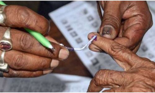 UP पंचायत चुनाव में ड्यूटी के दौरान 1621 शिक्षा कर्मचारियों की मौत, शिक्षक संघ ने सभी परिवारों को 1 करोड़ देने की रखी मांग