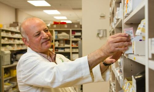 प्राथमिकता के आधार पर नहीं हुआ टीकाकरण तो बंद होंगे मेडिकल स्टोर, केमिस्ट के अखिल भारतीय संघ ने दी चेतावनी