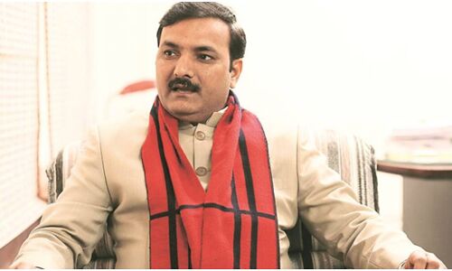 यूपी के शिक्षामंत्री का भाई EWS कोटे से बन गया मनोविज्ञान प्रोफेसर, मंत्री जी बोले नो कमेंट तो सोशल मीडिया में खड़ा हुआ बवाल